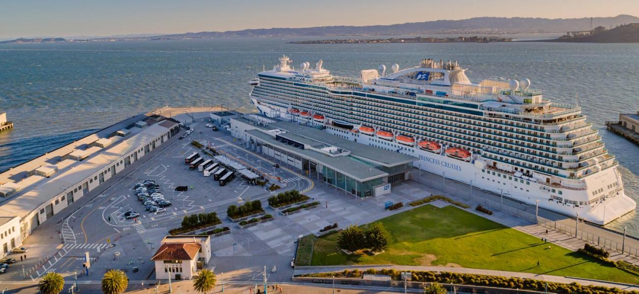 Cruise ship at Pier 27