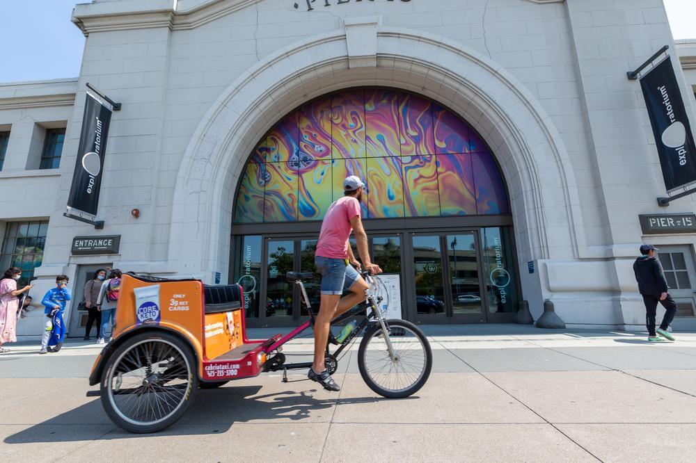 Pedicab outside the doors of The Exploratorium at Pier 15