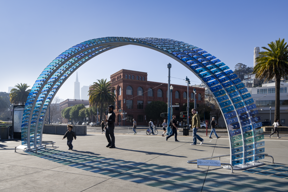 Sculpture Mareas is a blue resin and steel arch installed at Pier 27.