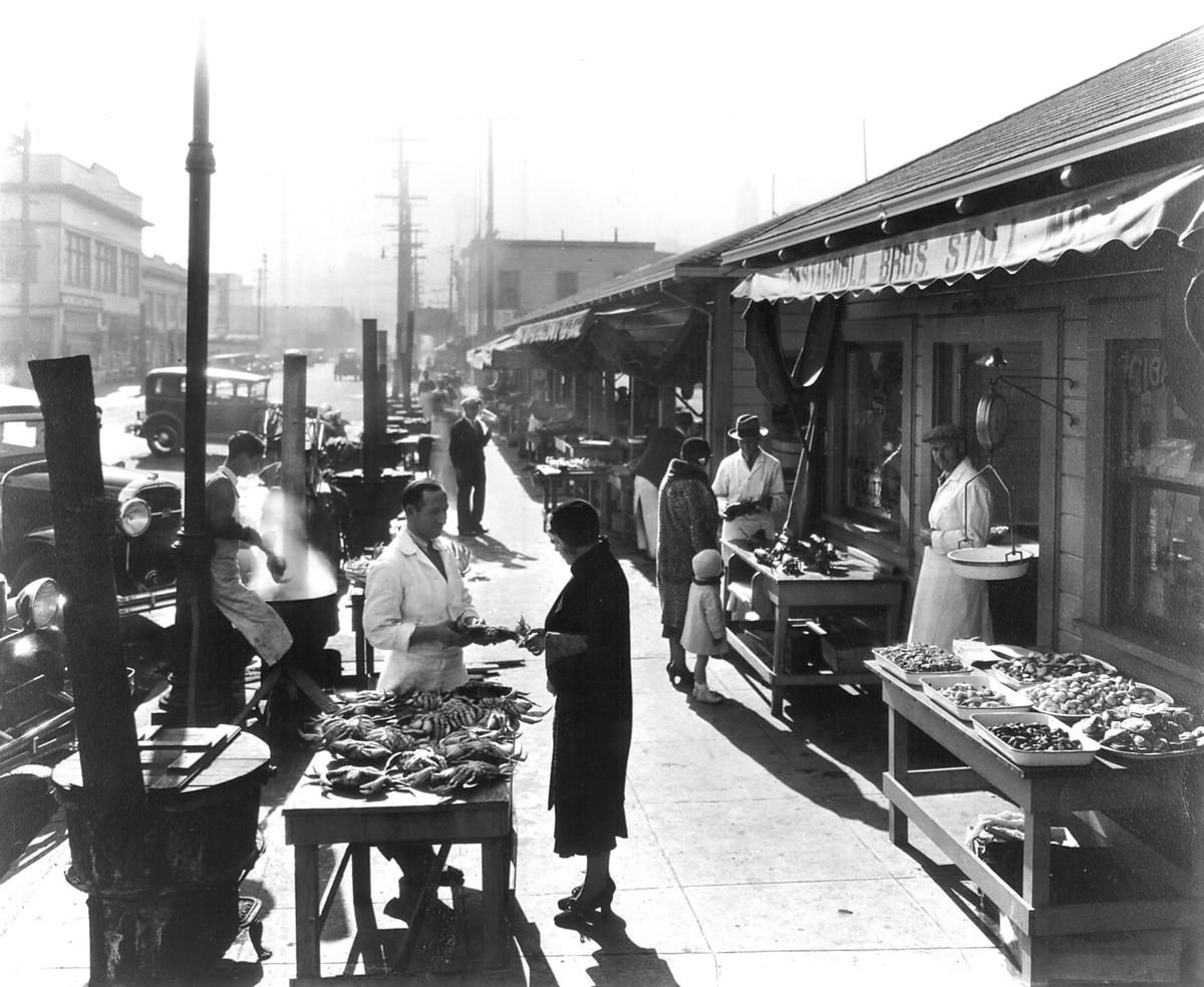 Crab sales on Jefferson Street, circa 1920.&nbsp;
