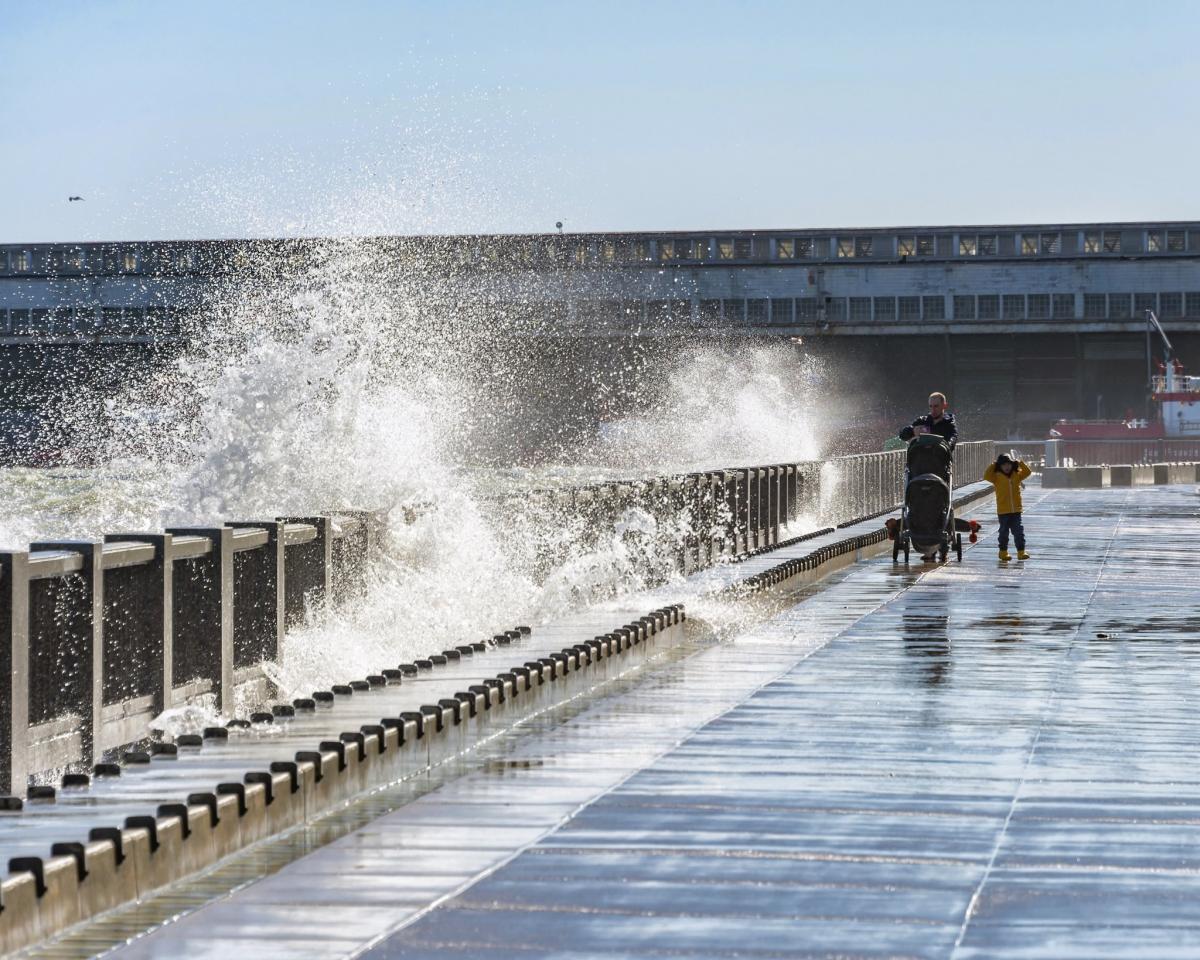 Waves&nbsp;crashing&nbsp;over&nbsp;the&nbsp;Embarcadero.&nbsp;